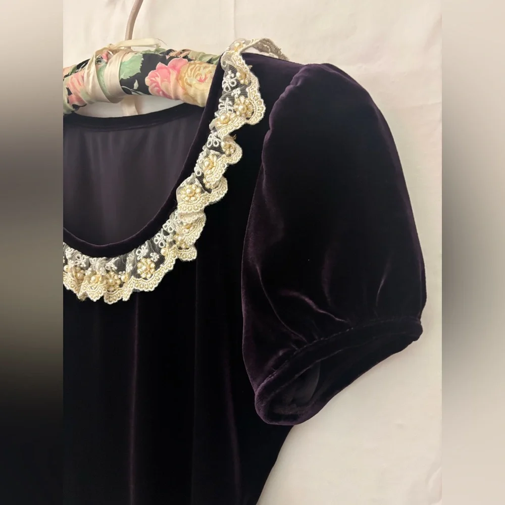 Purple Velvet Scoop Neck Lace+Pearl Embellished Neckline Puff Sleeve Top Size M - Picture 4 of 16